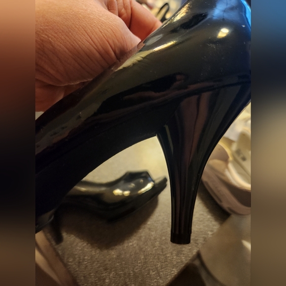 Size 11, nine west heels,  black (1 scuff mark) - Picture 6 of 7